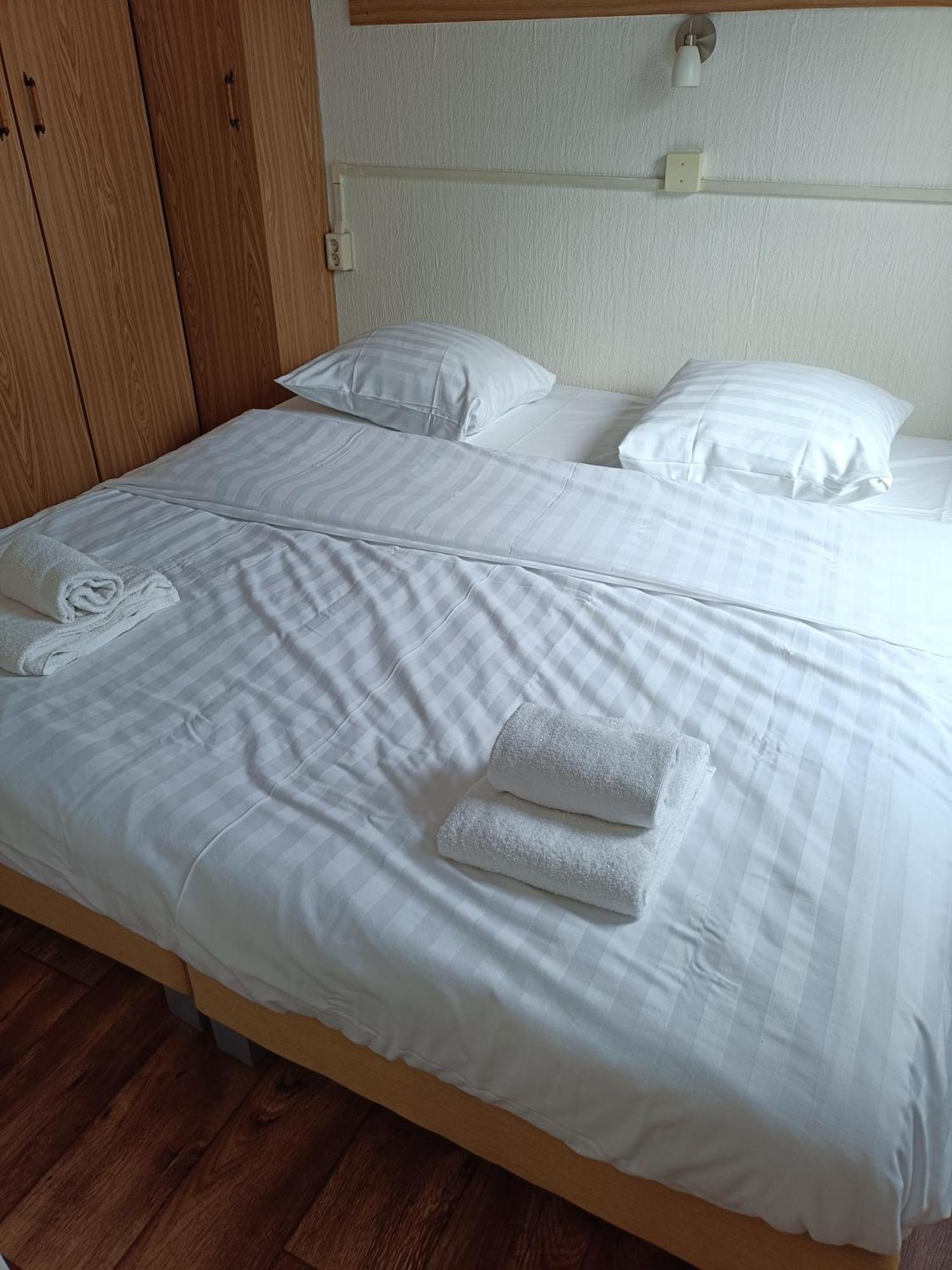 Vakantiehuisje Veluwe Bij Bos, Alleen Voor Recreatie Putten Luaran gambar