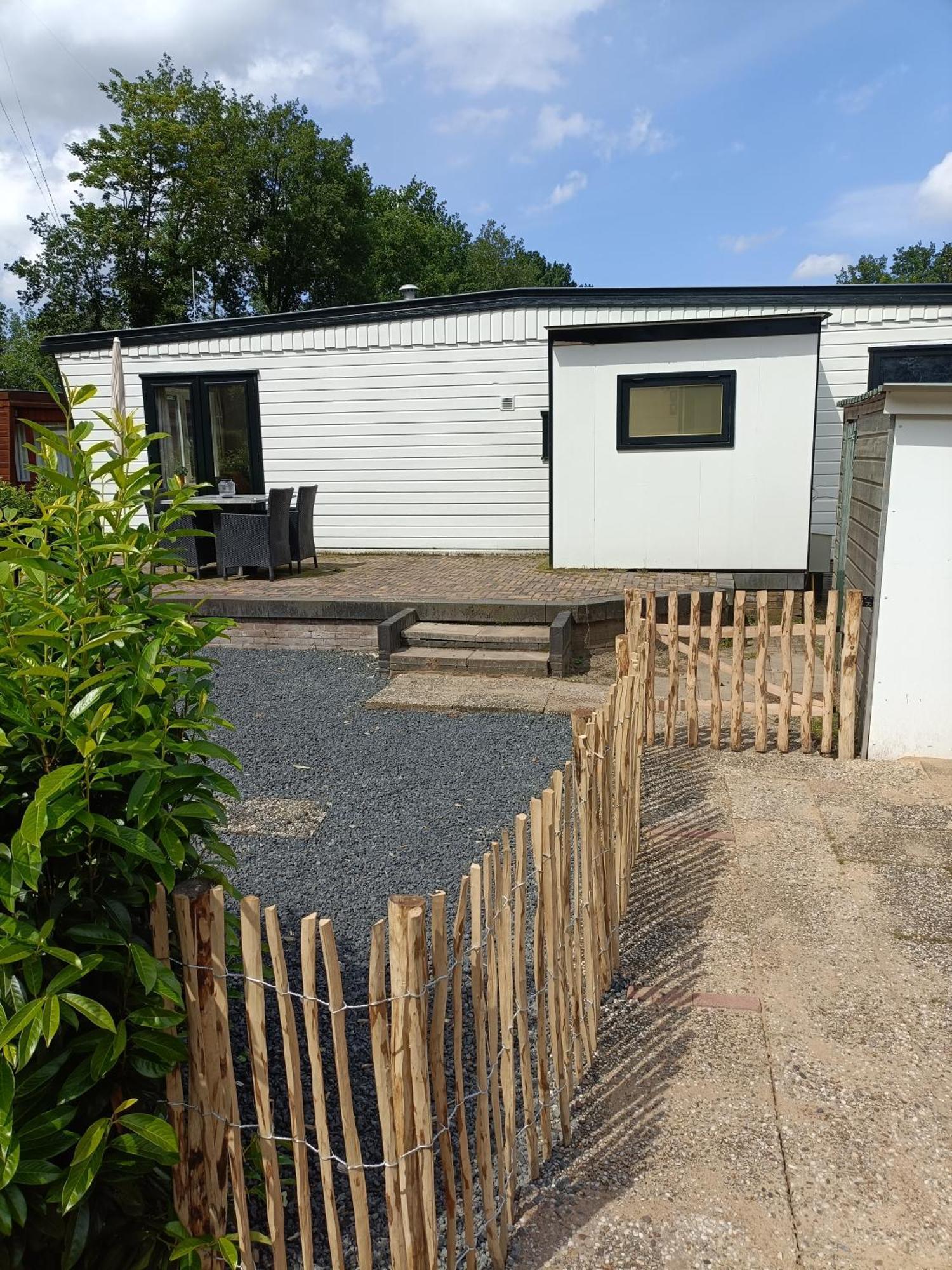 Vakantiehuisje Veluwe Bij Bos, Alleen Voor Recreatie Putten Luaran gambar